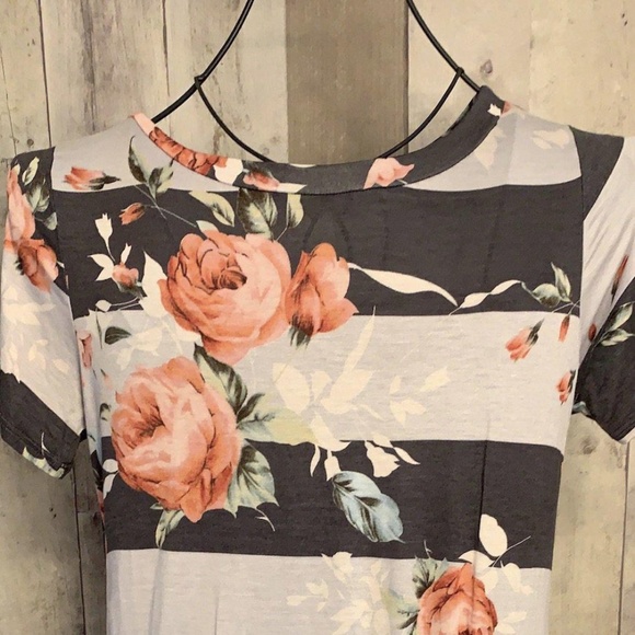 Floral Pre-knotted Top - Picture 1 of 1